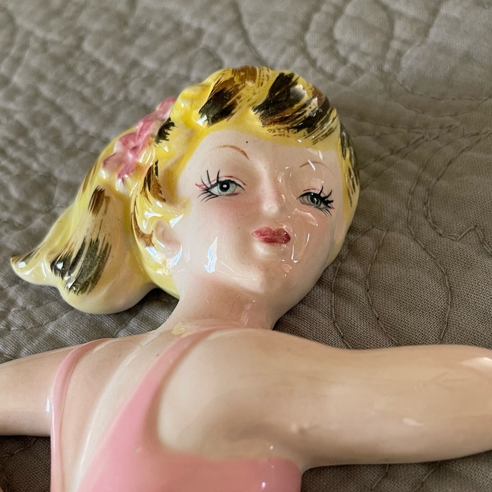 Vintage Pair of Lefton Ceramic Wall Hanging Ballerinas - Picture 3 of 9